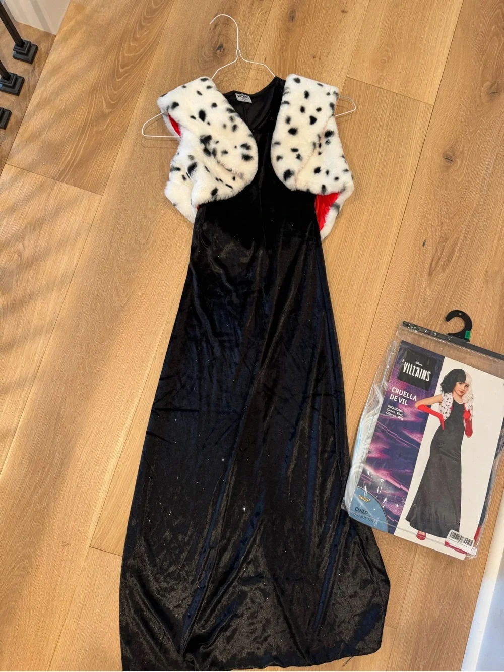 Girls Cruella De Vil Black & White Costume with Wig and Red Gloves